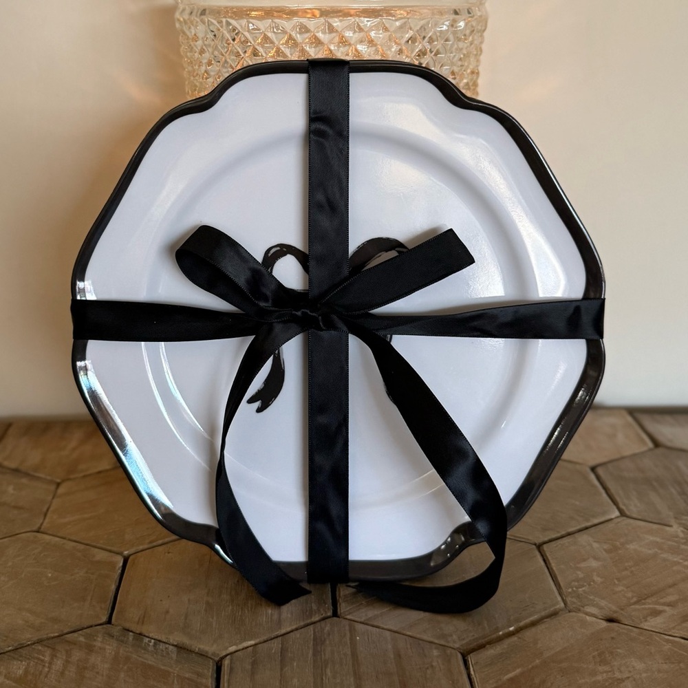 NWOT! Shabby Chic Black Bow Melamine Salad Plates 8.5” Set of 4